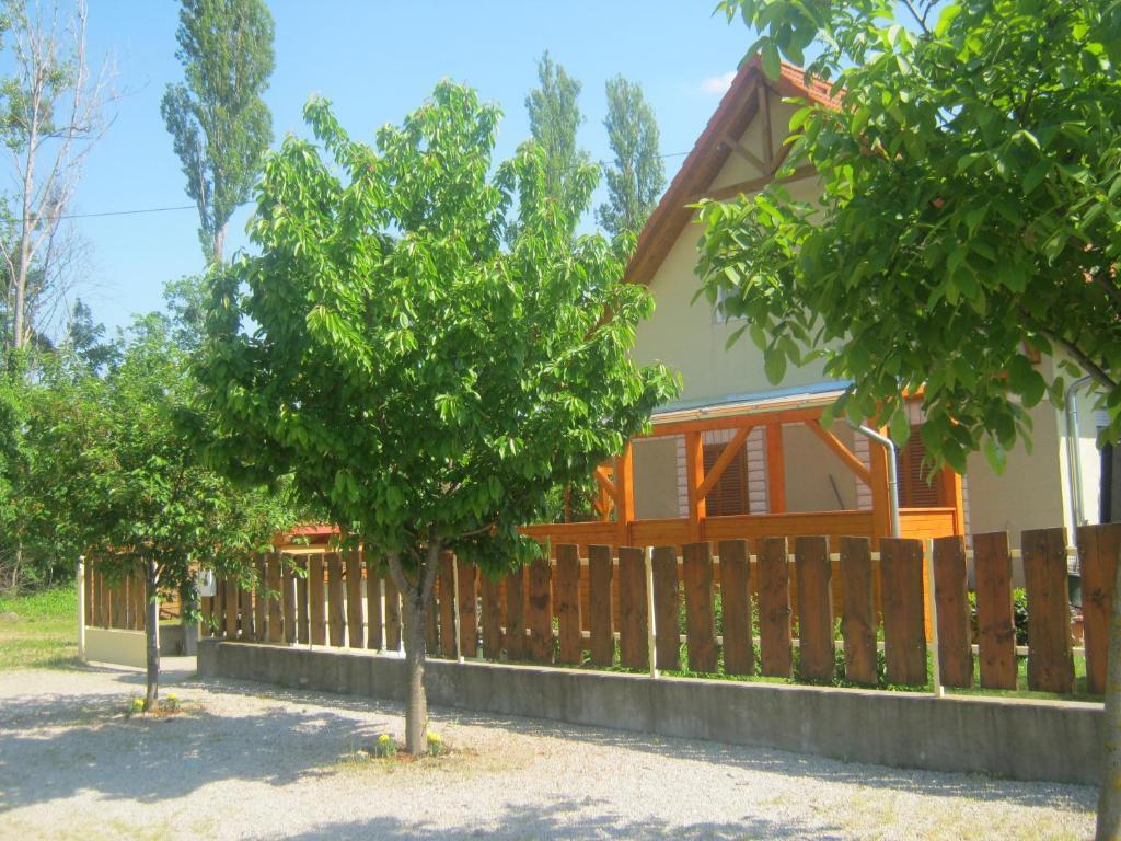 Vila Benaja Swiss Nyaralohaz Keszthely Exteriér fotografie